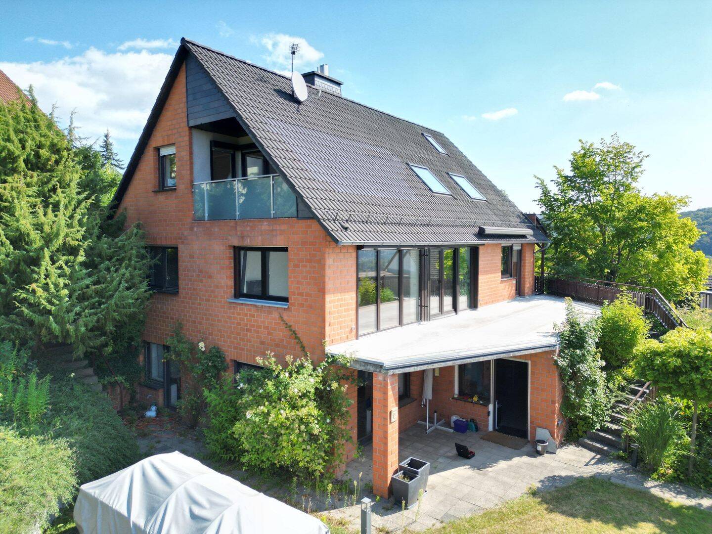 Wohnen mit herrlichem Fernblick – stilvoll modernisiertes Haus in begehrter Lage von Ahnatal-Heckershausen/Kammerberg, 34292 Ahnatal