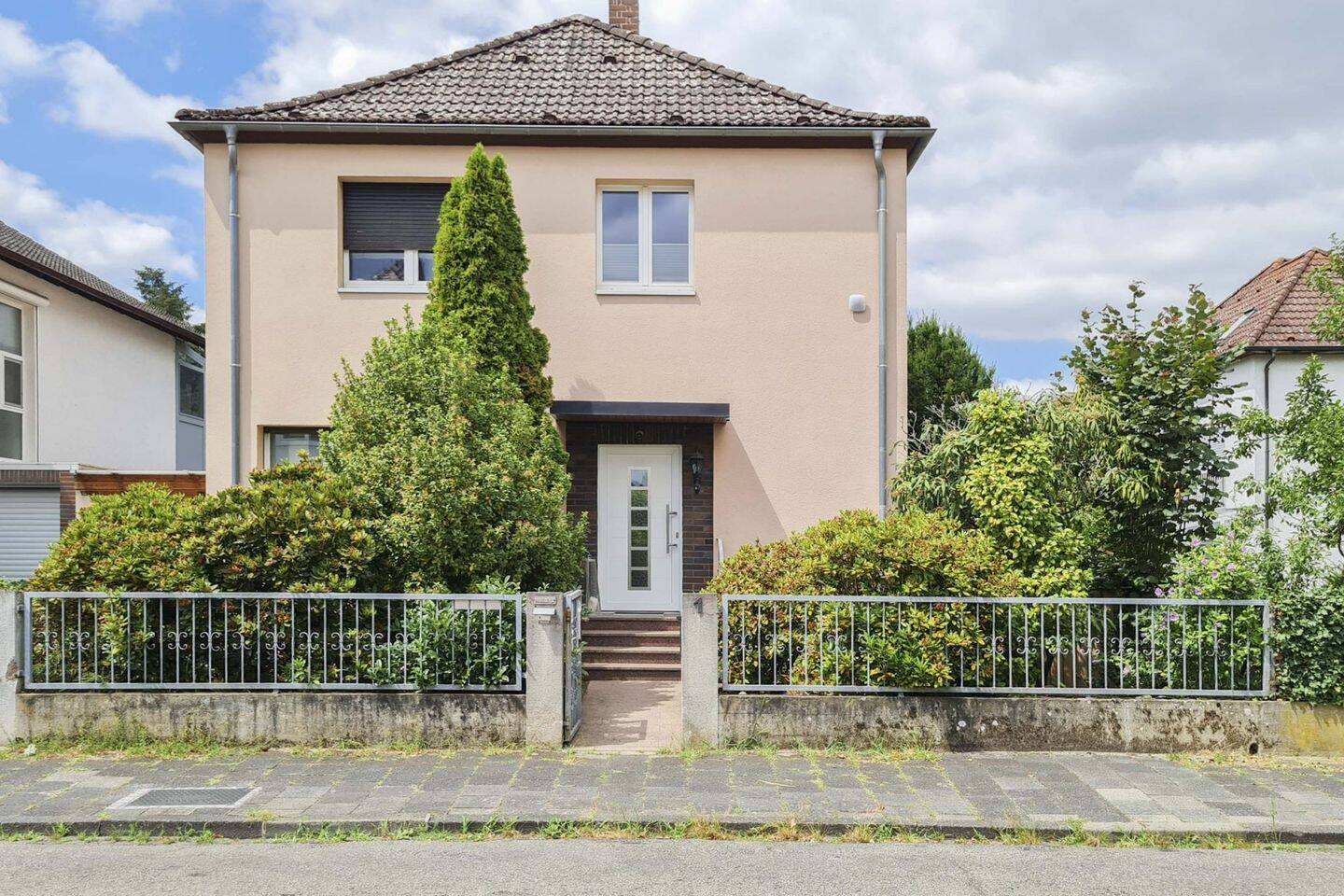 Charmantes Einfamilienhaus mit traumhafter Gartenidylle – Wohnen mit Charakter in gefragter Lage, 63225 Langen (Hessen)