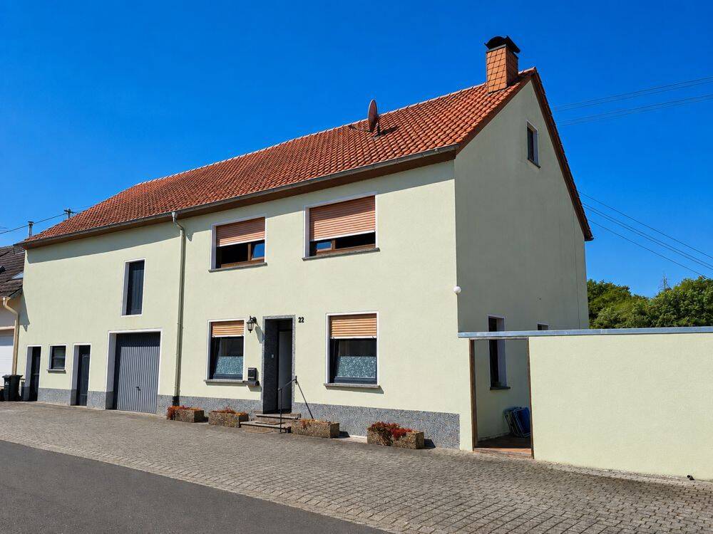 Nahe Bitburg: Charakterhaus mit Garage, Gewölbekellern, Sonnenterrasse & weiteres Nutzungspotenzial, 54647 Dudeldorf