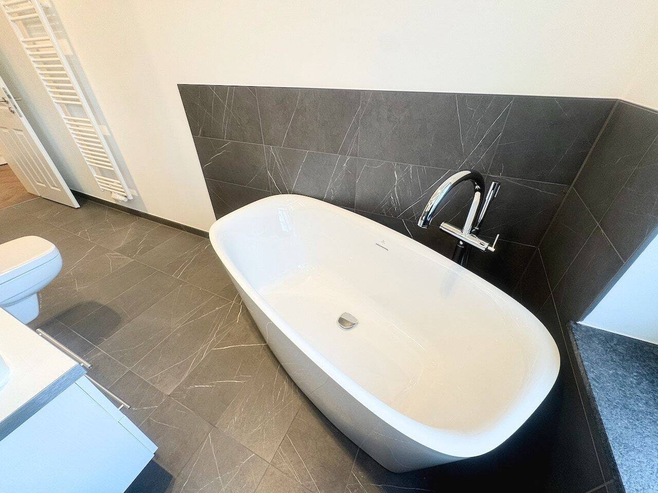 Jetzt aber! * Erstbezug * Parkett * Fußbodenheizung * tolles Bad * Wanne & Dusche * LED-Licht, 4177 Leipzig (Altlindenau Lindenau)