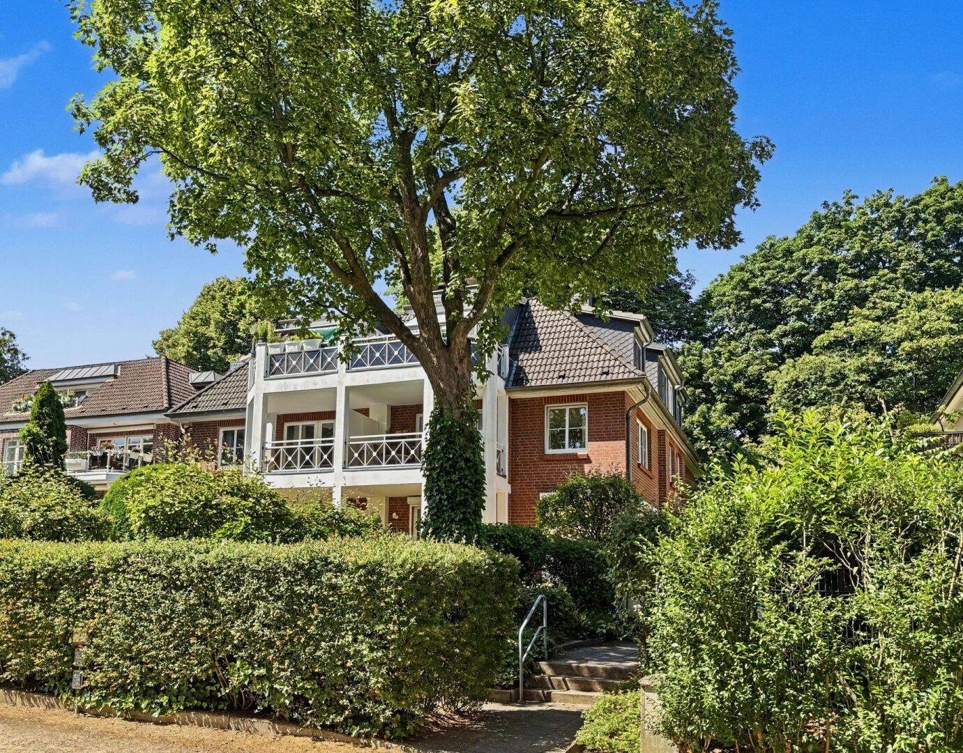 Schönes Blankenese – 3-Zimmer-Wohnung mit sonnigem Balkon und TG-Stellplatz in exzellenter Lage, 22587 Hamburg (Altona)