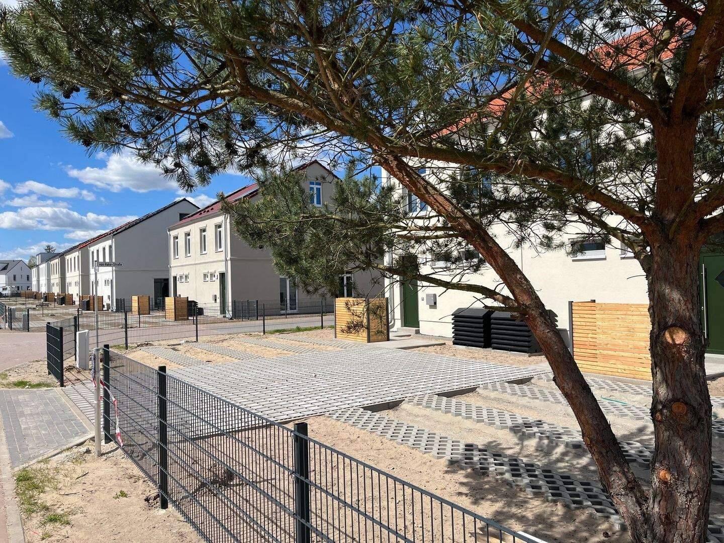 Nähe Velten, Hennigsdorf, Falkensee: NKM ab 13,77 €/ m² inkl. Gartenanteil und Stellplatz, 14621 Schönwalde-Glien