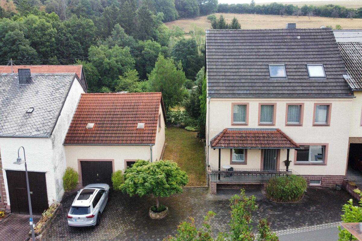 Viel Platz für die ganze Familie – gepflegtes Einfamilienhaus mit flexiblen Nutzungsmöglichkeiten in Dahlem, 54636 Dahlem
