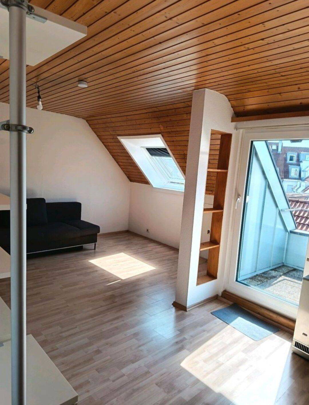 Helles Zimmer mit Balkon zur in der Karlstraße (nahe RWU), 88250 Weingarten., 88250 Weingarten