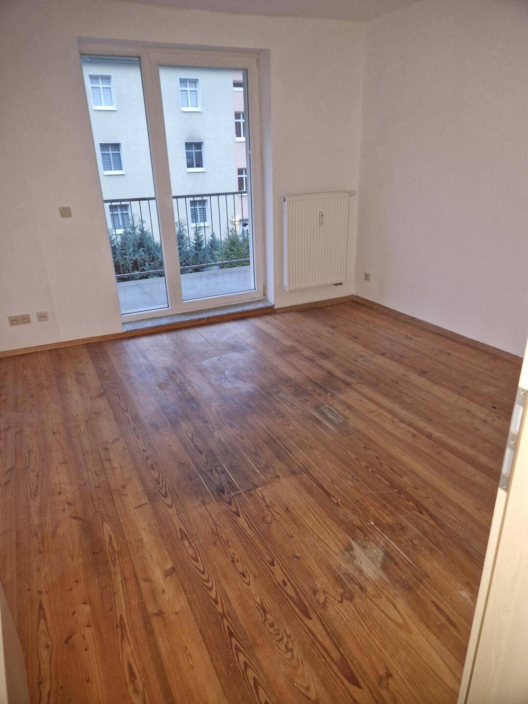 schöne Wohnung mit Balkon und Dielenboden (EBK möglich), 6112 Halle (Saale)