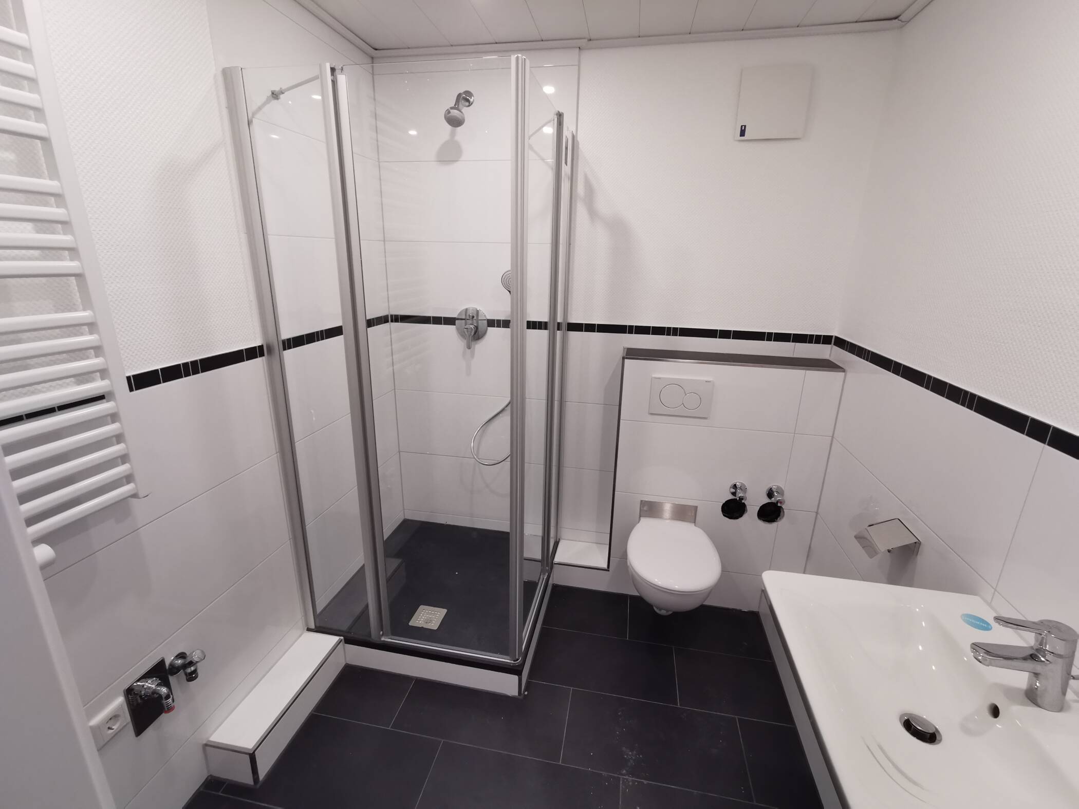 Modernisierte und komplett wärmegedämmt 2,5 Zimmerwohnung, 27576 Bremerhaven (Lehe Mitte)