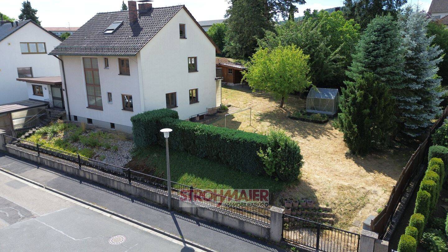 Einfamilienhaus mit großzügigem Garten und ausgebautem Dachgeschoss in Lauf-Schönberg, 91207 Lauf a.d. Pegnitz (Lauf)
