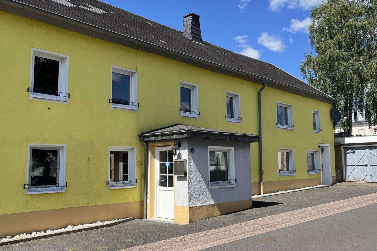 Raum für Visionen: Großzügiges Einfamilienhaus mit Einliegerwohnung in Bleialf, 54608 Bleialf