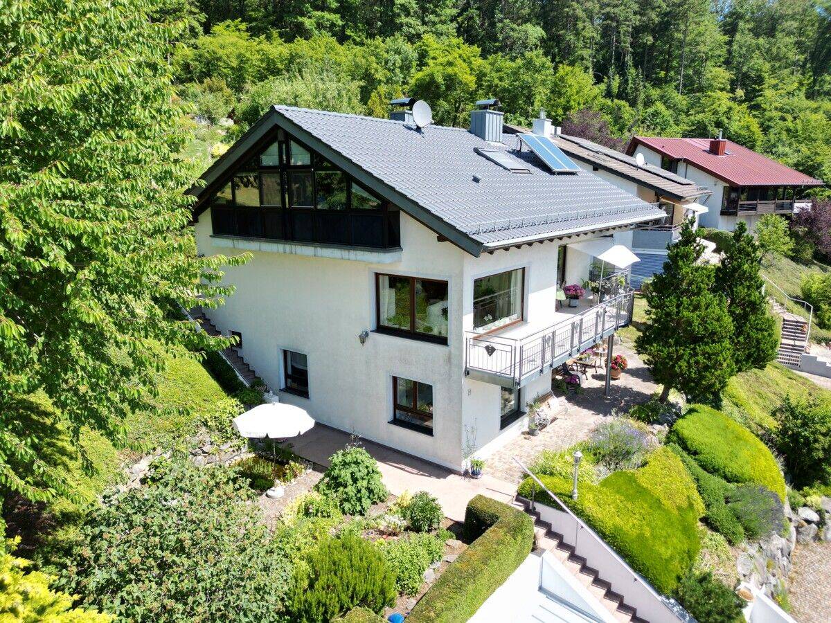 Panoramablick trifft Waldrandlage – gepflegtes Zuhause mit Einliegerwohnung in OT Ettenheim, 77955 Ettenheim