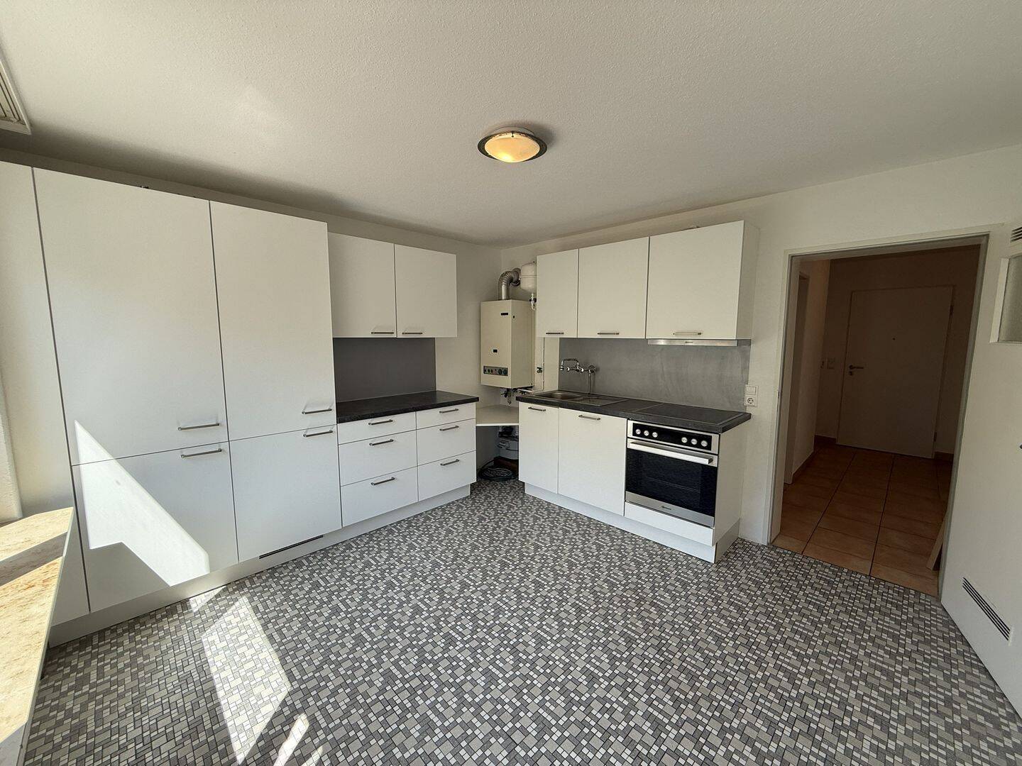Helle 2,5-Zimmer-Wohnung mit EBK, Balkon und Stellplatz in Inzlingen, 79594 Inzlingen