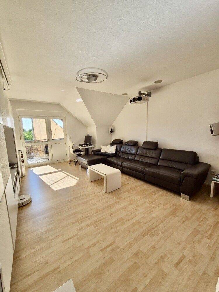 Kuschelige Wohnung unterm Dach mit Westbalkon und TG-Stelplatz!, 97464 Niederwerrn
