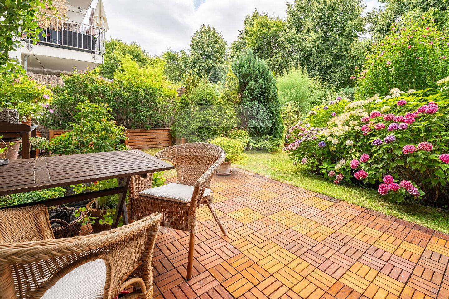 Frechen, Erdgeschosswohnung mit Terrasse, Garten und Tiefgaragenstellplatz., 50226 Frechen