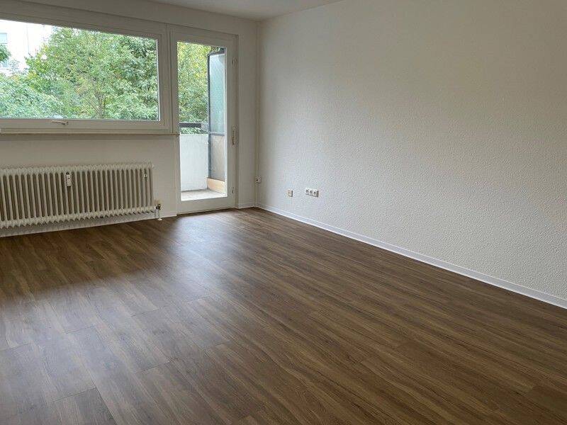 Bahnhofnähe: Sanierte 2-Zimmerwohnung mit Balkon, 63069 Offenbach am Main (Lauterborn Offenbach am Main Rosenhöhe)