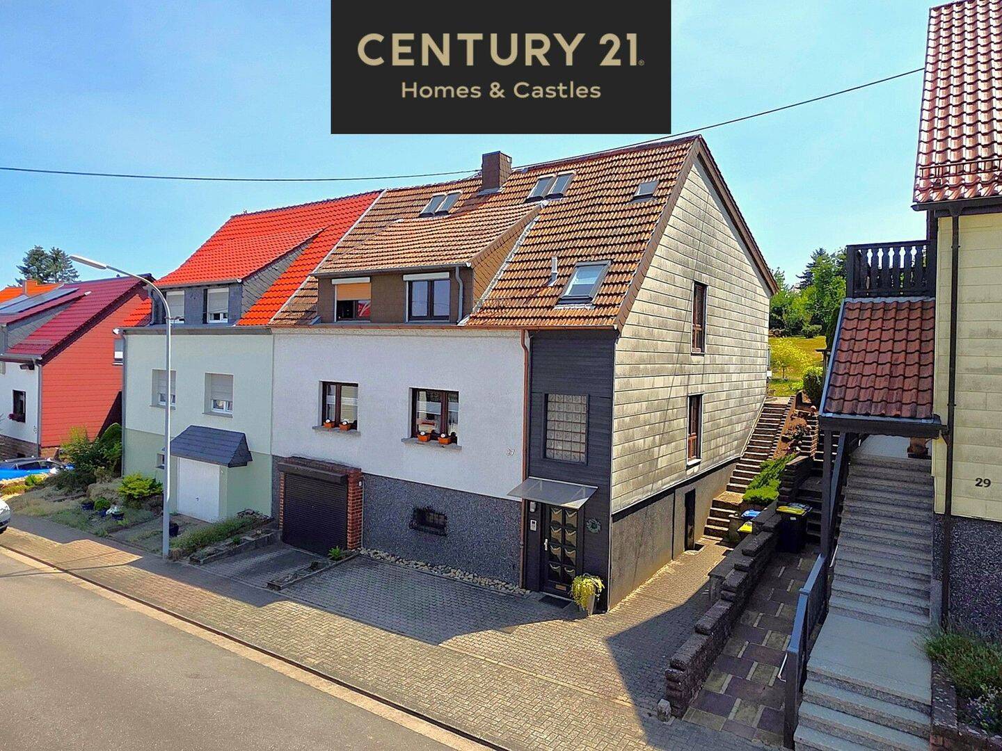 Attraktives großes 1-2 Familienhaus mit großem Garten, Balkonen und Garage in Quierschied Göttelborn, 66287 Quierschied