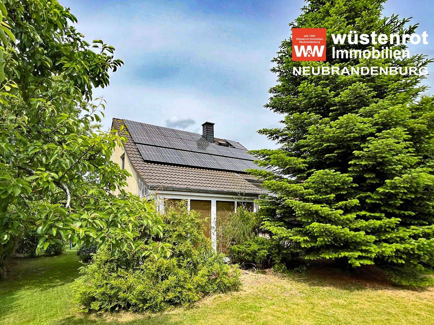 OASE IM GRÜNEN: WINTERGARTEN + PHOTOTOVOLTAIKANLAGE + EINBAUKÜCHE + KAMINOFEN + MASSIVES GARTENHAUS, 17094 Holldorf