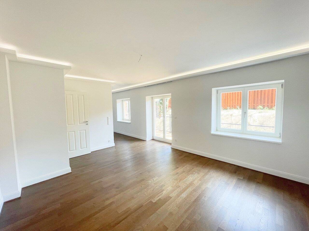 Schickes Nest mit 9 m² Balkon + Parkett + Fußbodenheizung + Wanne & Dusche + LED-Licht + Sofort frei, 4318 Leipzig (Anger-Crottendorf Sellerhausen-Stünz)