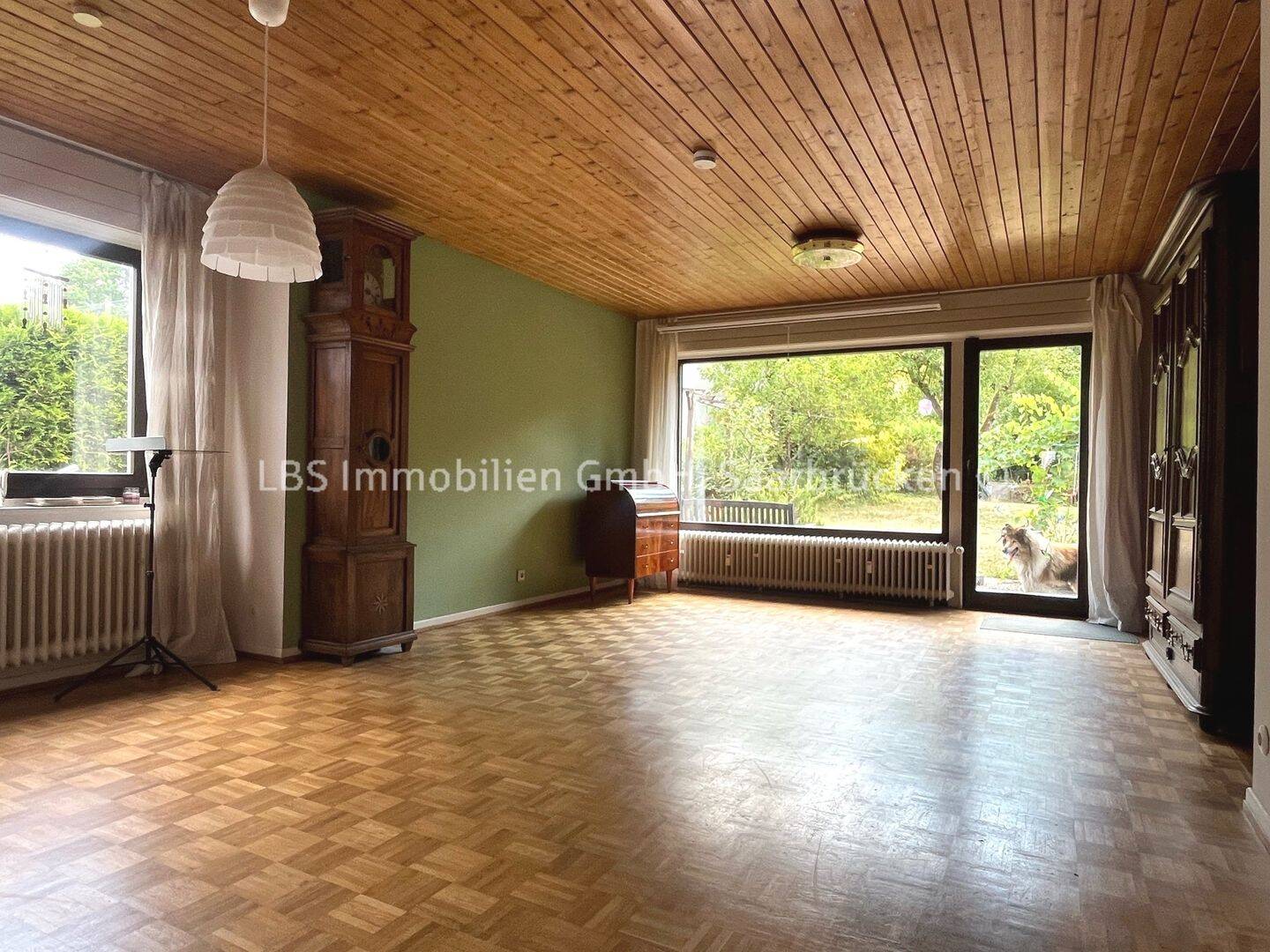 Großzügige 4-ZKB-Wohnung in gefragter Lage nahe der Uni für 1 Jahr zu vermieten!, 66123 Saarbrücken