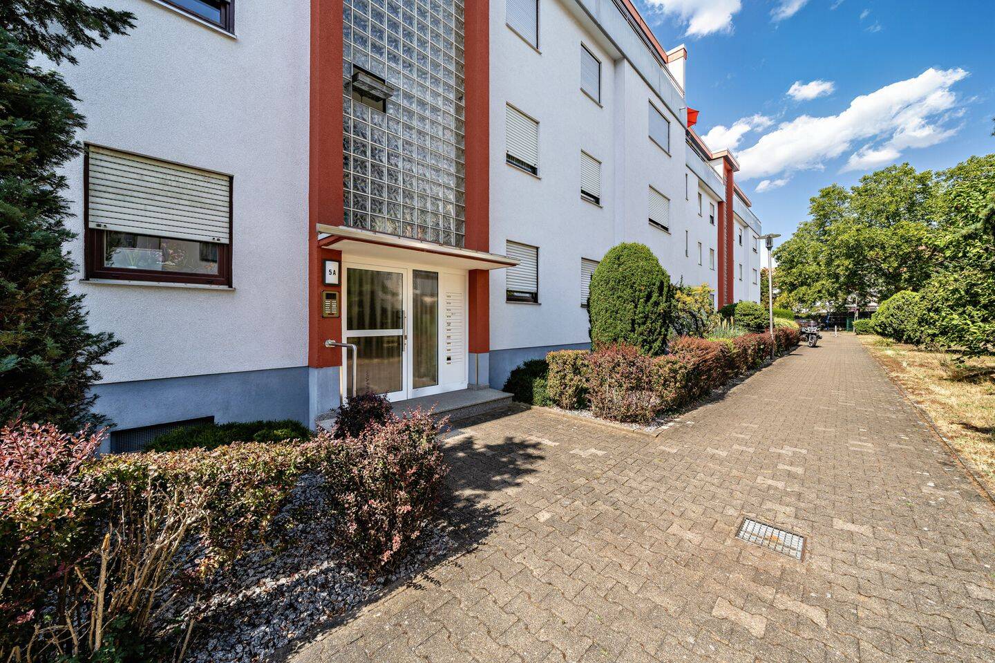 Helle 2-Zimmer-Wohnung mit Balkon und Stellplatz in Brühl, 68782 Brühl