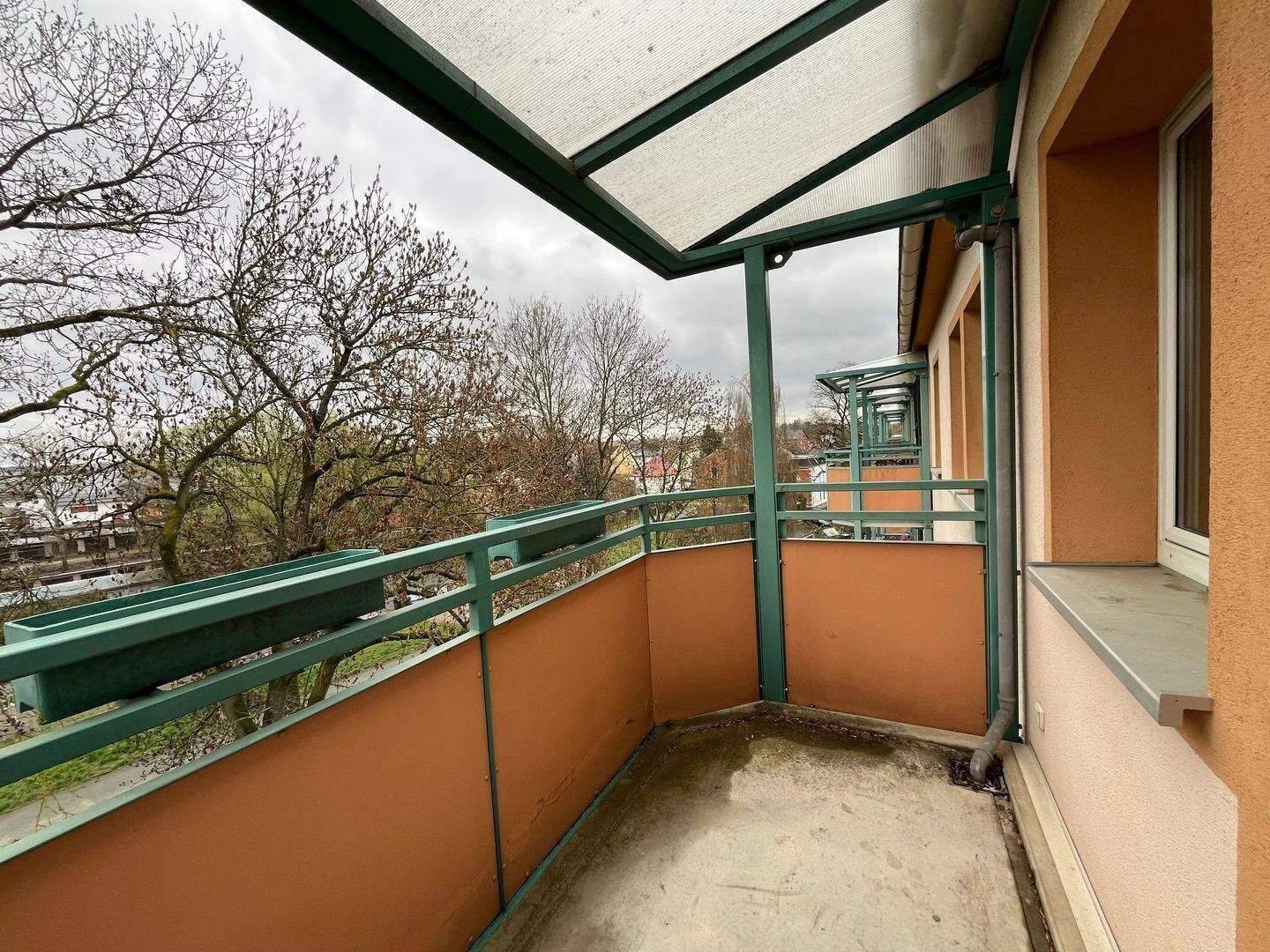 Für Sie neu saniert! | 2 Zimmer mit Balkon und EBK auf Wunsch dazu, 8060 Zwickau