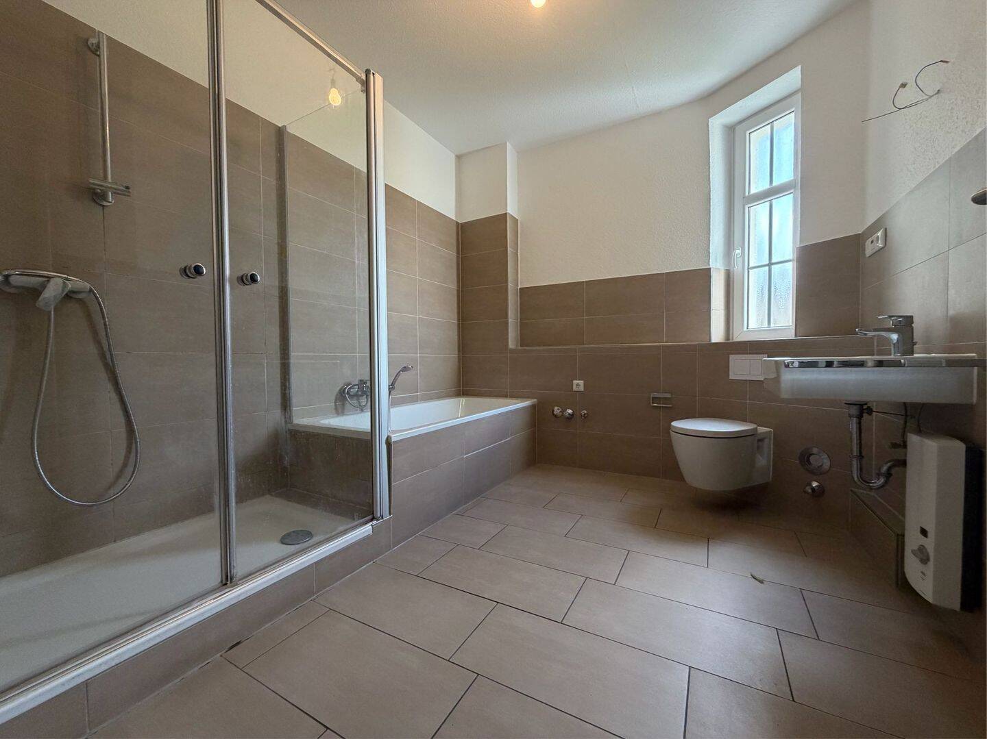 *** Großzügige 2-Zi-Wohnung sucht neue Bewohner ***, 45145 Essen (Frohnhausen Holsterhausen)