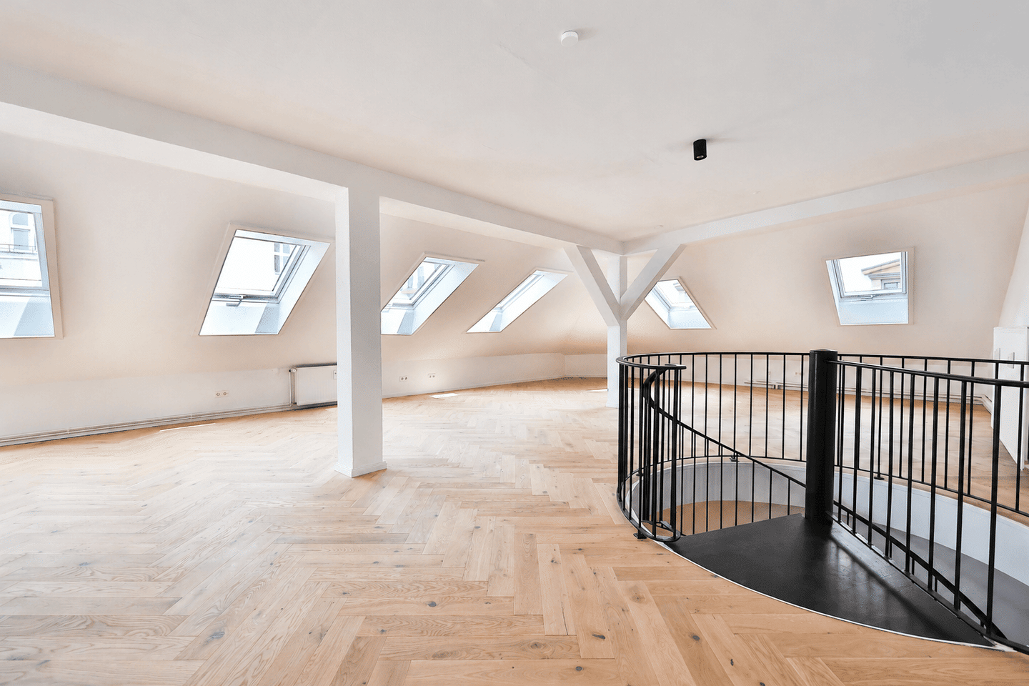 Bezugsfreie, exklusive Maisonette-Wohnung mit Dachgeschoss am Schloss Charlottenburg!, 10585 Berlin (Charlottenburg-Wilmersdorf Charlottenburg)