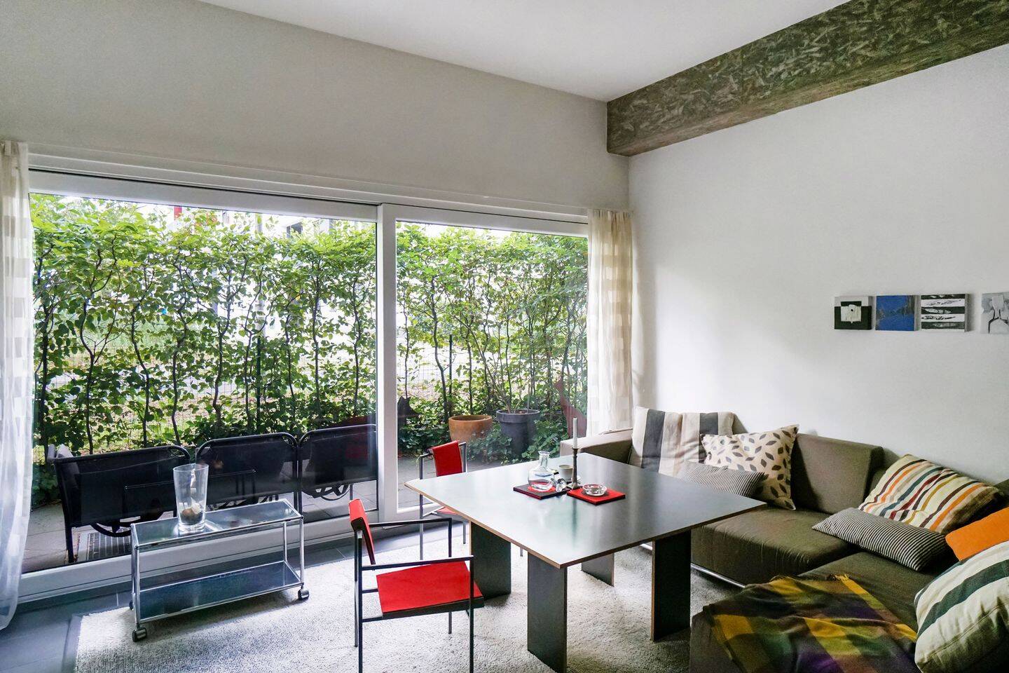 Möbliertes Studio-Apartment mit bodentiefen Fenstern und Terrasse, 10115 Berlin (Mitte Wedding)