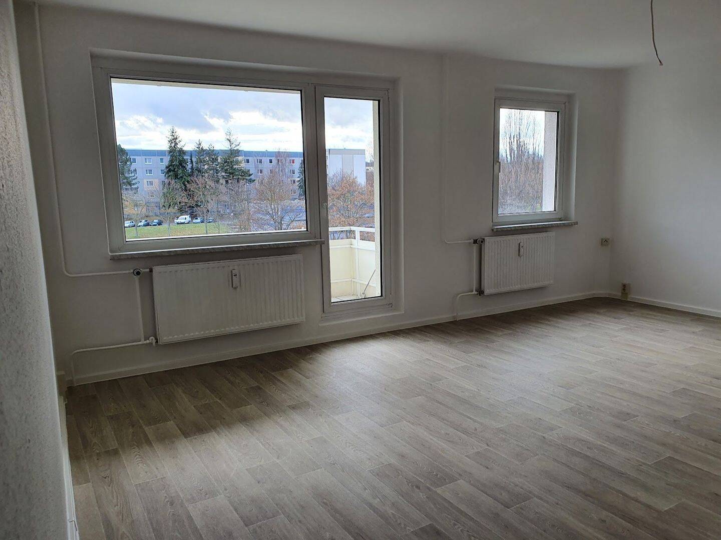 Moderne Familienwohnung mit offener Wohnküche und Balkon, 99867 Gotha