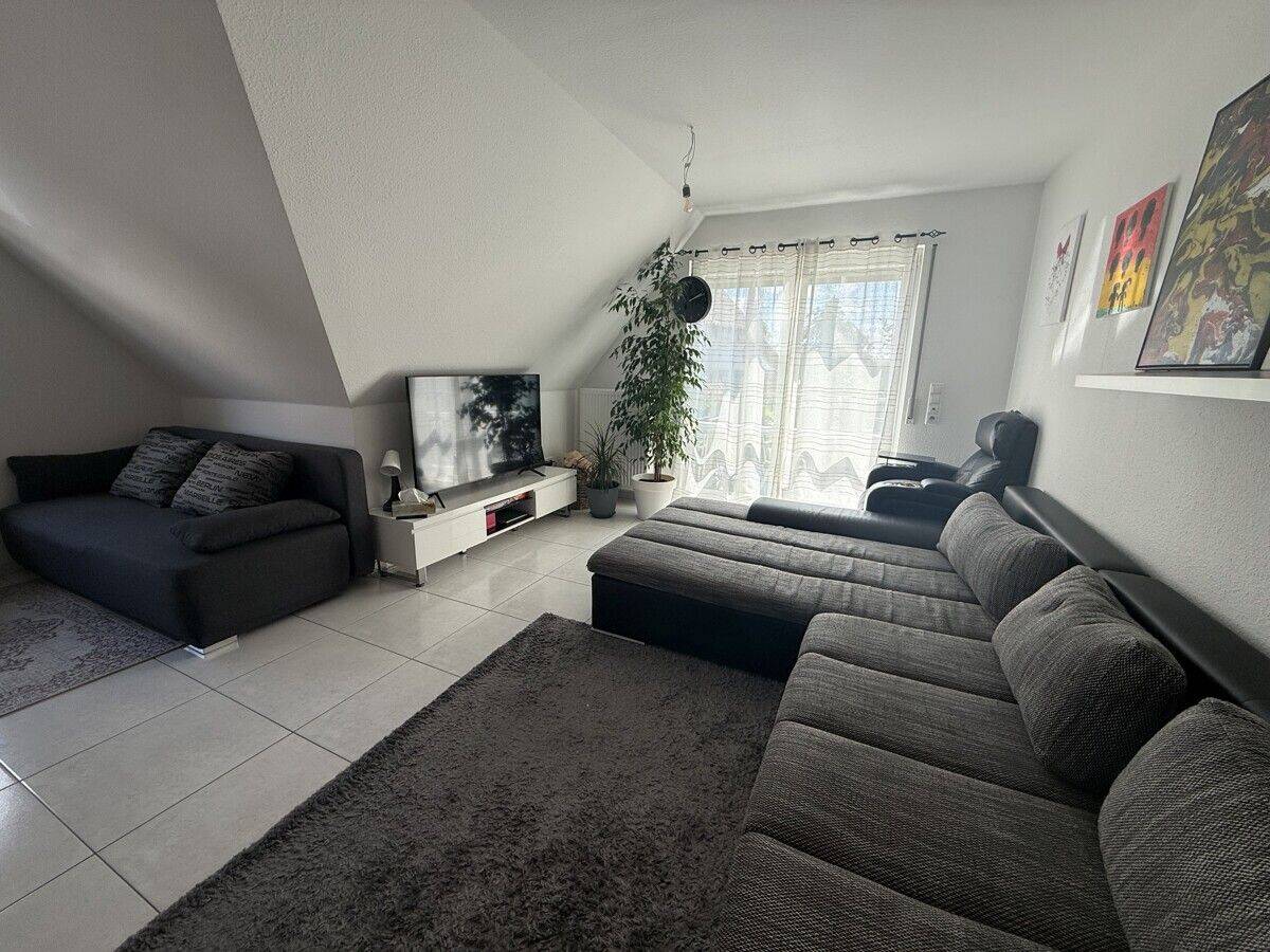 Lichtdurchflutete 2,5-Zimmer Mietwohnung in Rinnen!  -Mit Einbauküche, Stellplatz und Balkon-, 74545 Michelfeld