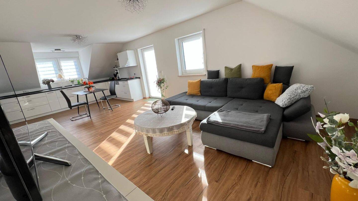 Sehr schöne Vollmöblierte 2-Zimmer-Wohnung mit Balkon in 92342 Freystadt zu vermieten., 92342 Freystadt