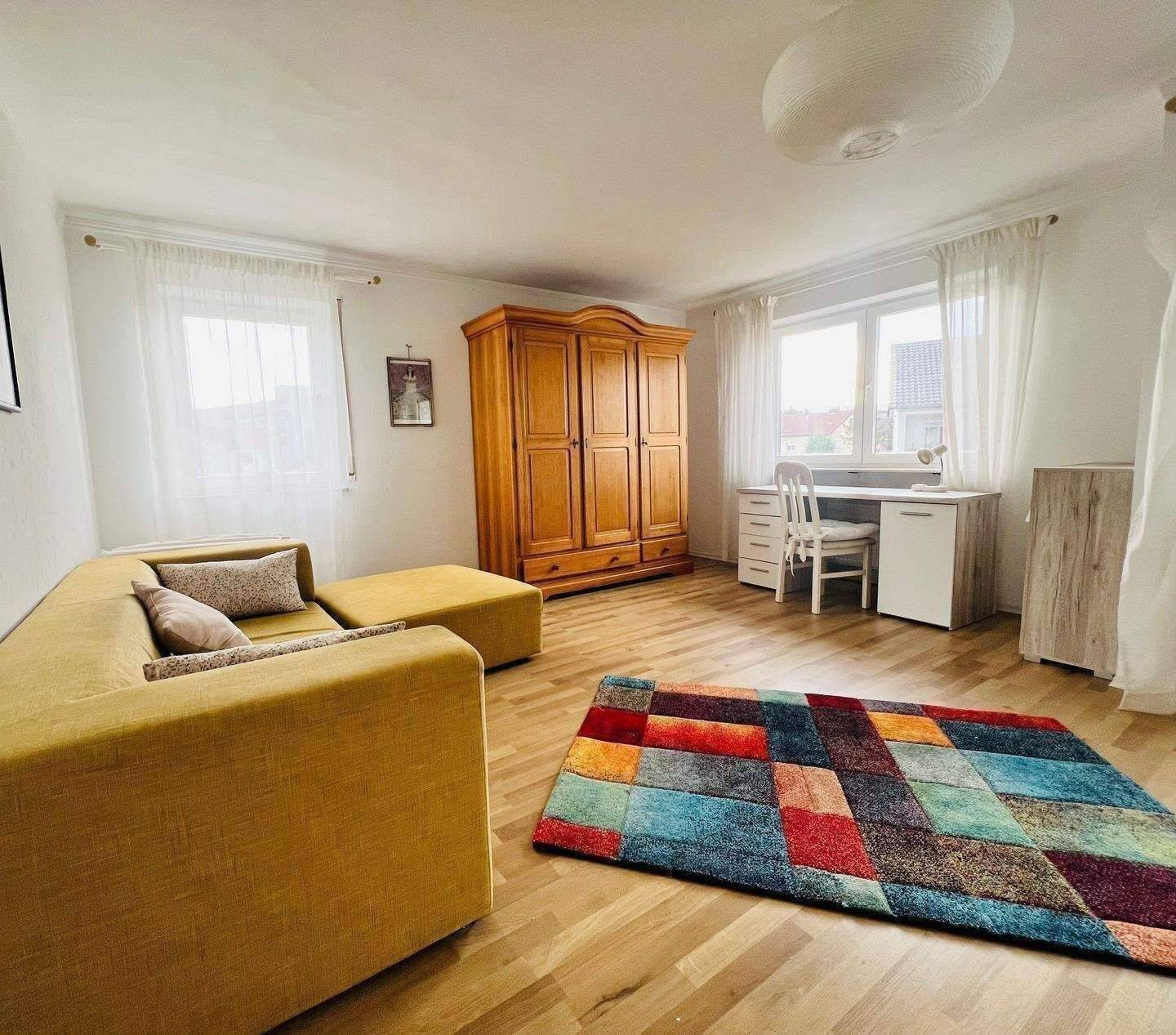 Mit Basilika-Blick : Lichtdurchflutete 2-Zimmer-Wohnung Balkon, Wintergarten & Einbauküche, 88250 Weingarten