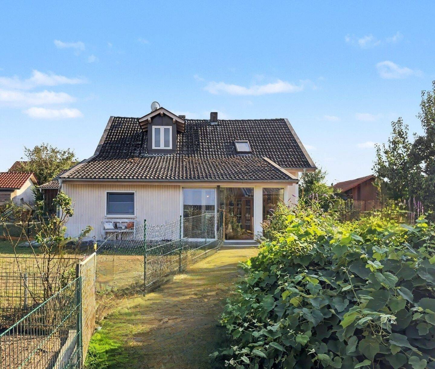 Wo Familienglück Wurzeln schlägt: Charmantes Anwesen mit Herz und großem Garten, 94486 Osterhofen