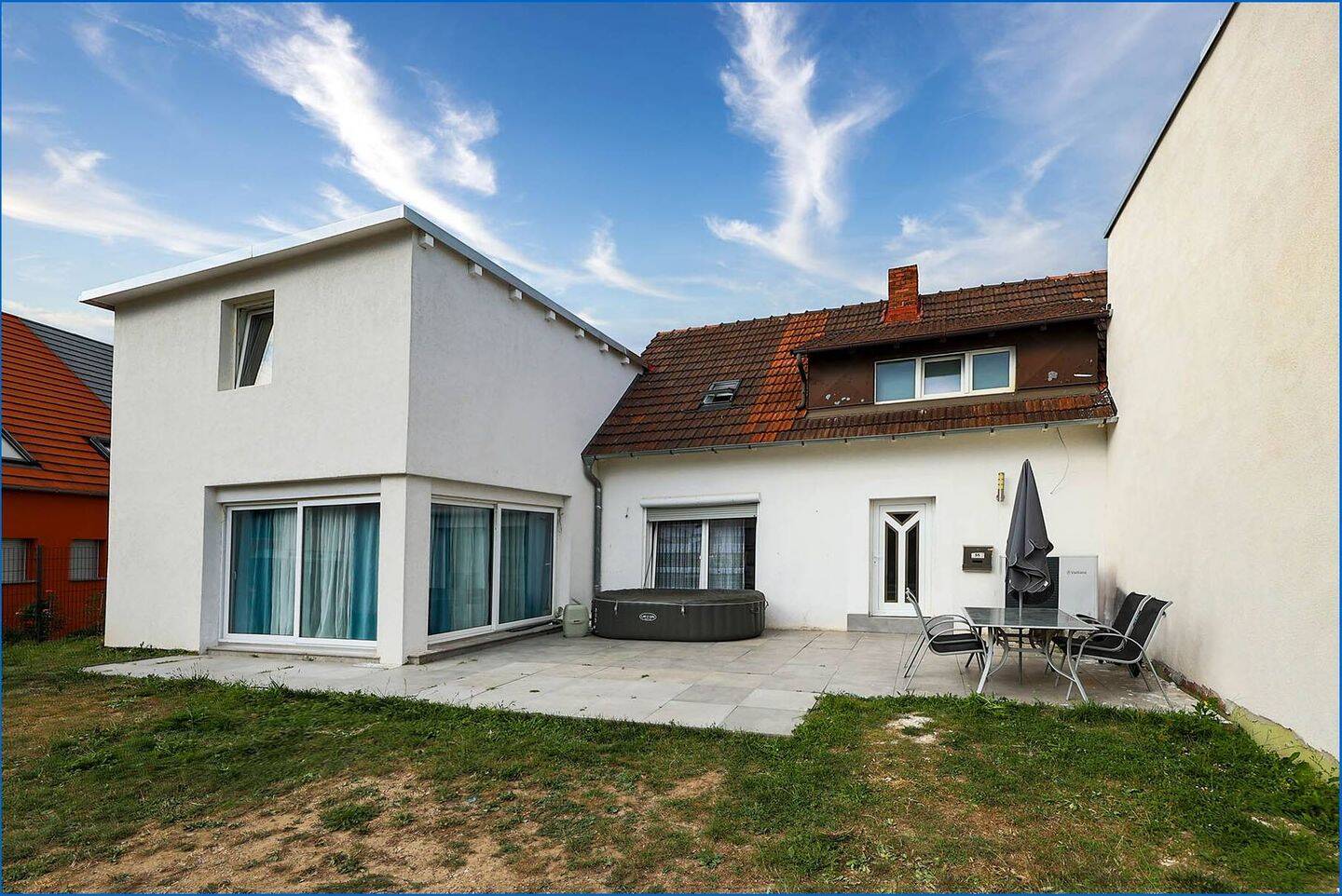 Modernes Wohnen mit Charakter: 6 Zimmer, 150 m², Wärmepumpe & stilvolle Erweiterung, Stadt nah -frei, 78224 Singen (Hohentwiel)