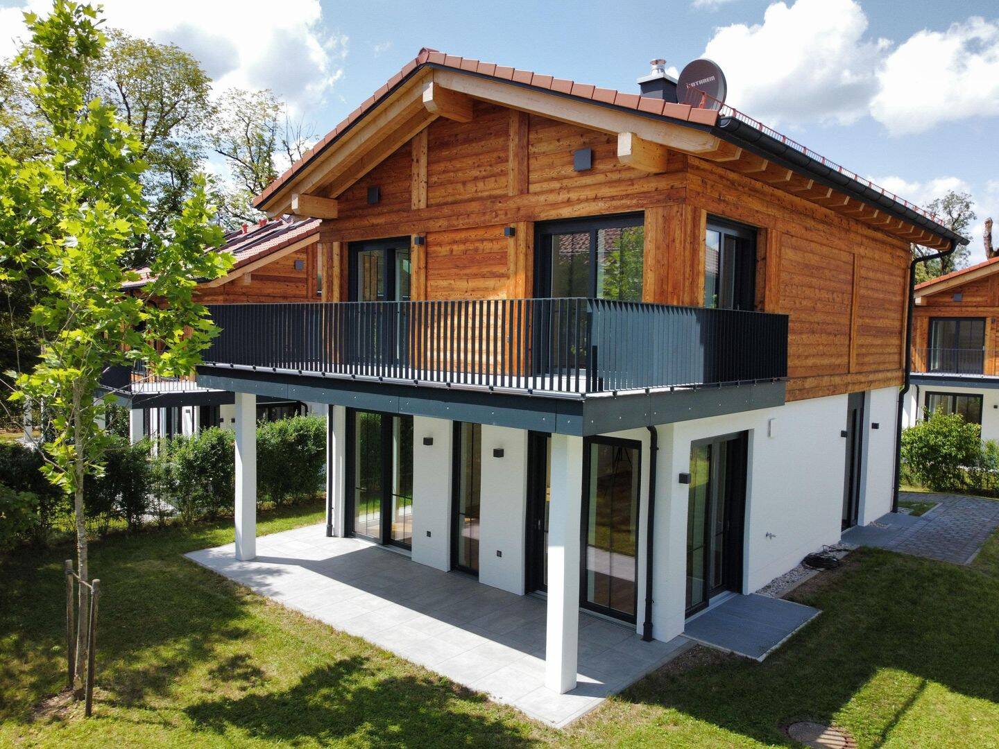 Exklusives Neubau-Einfamilienhaus mit großzügigem Garten, Hobbyraum und 3 Tief- garagenstellplätzen, 82054 Sauerlach
