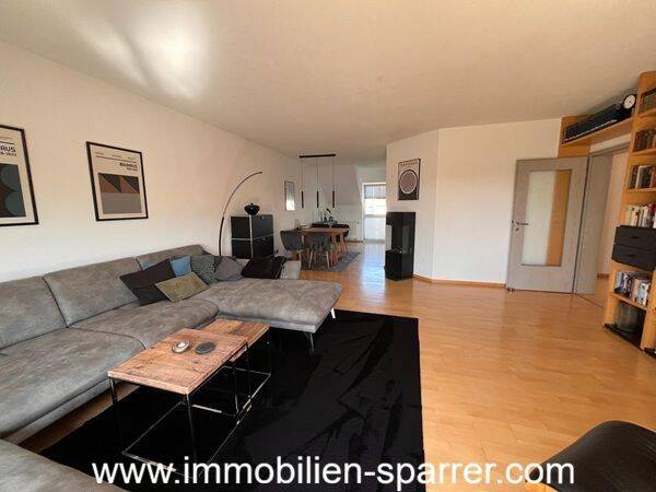 Ankommen und wohlfühlen – stilvolle 4 Zimmer-Dachterrassen-Wohnung in Weiden-Mooslohe, 92637 Weiden i.d. OPf. (Weiden)