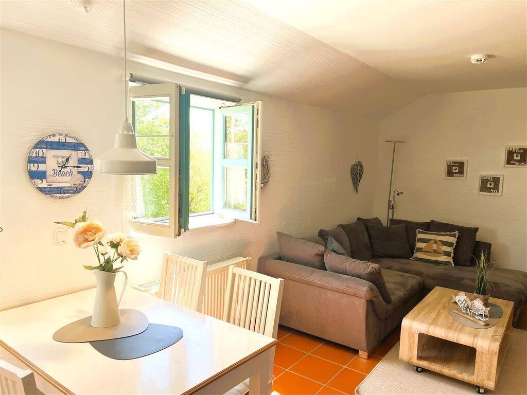 Strandnah & ruhig an der Feldkante – beliebte 2-Zimmer-Wohnung in Top Lage, 18556 Dranske