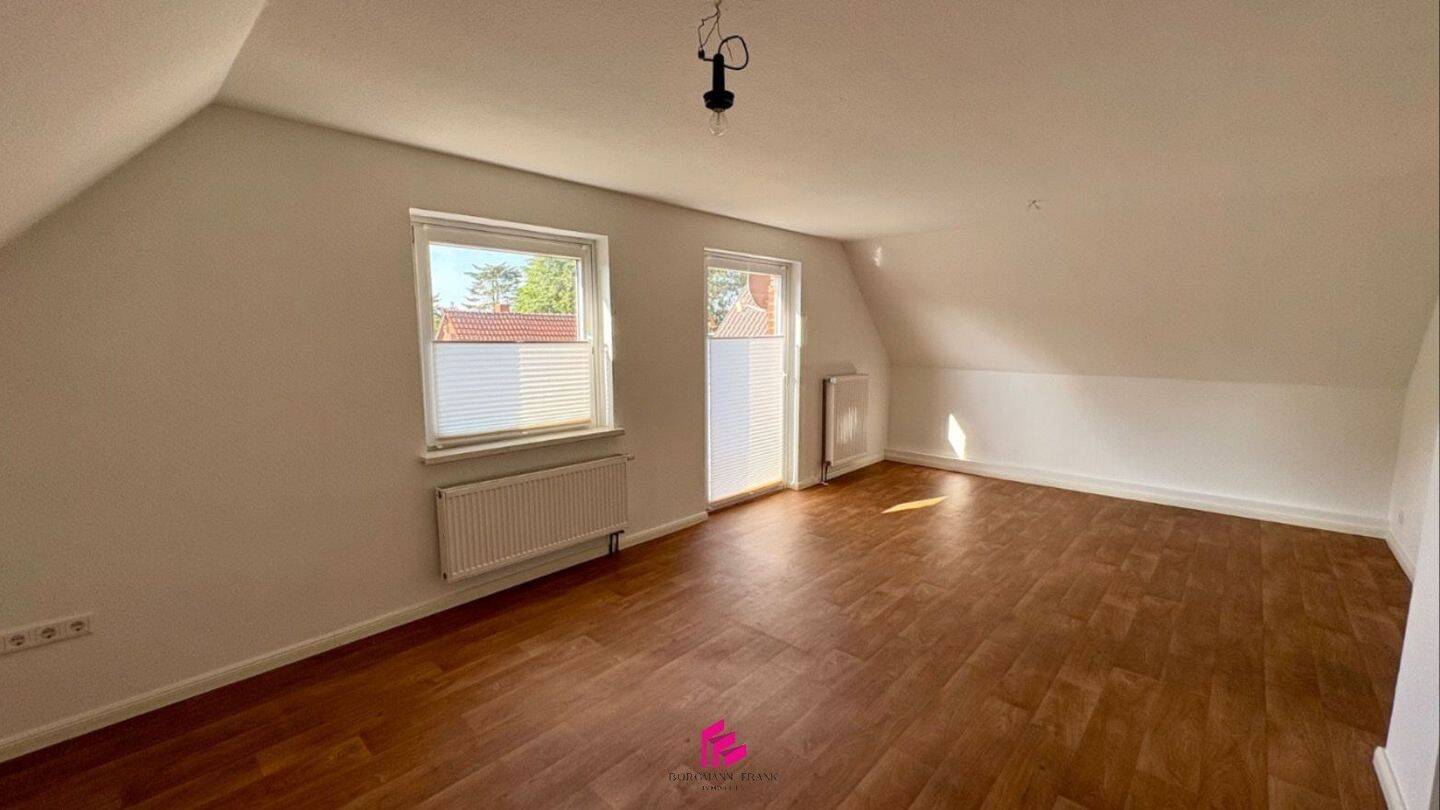 Grafeld | Helle 2-Zimmer-Dachgeschosswohnung mit Balkon & moderner Einbauküche, 49626 Berge