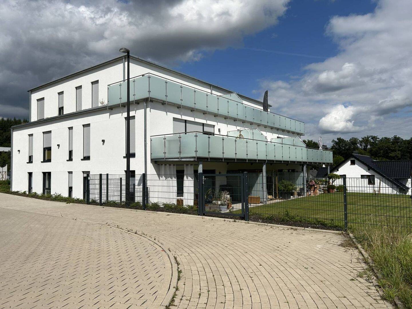 ZEITNAHER EINZUG MÖGLICH: Herrliche 3-Zimmer-Wohnung mit sonniger Terrasse in ruhiger Wohnlage von Meschede, 59872 Meschede