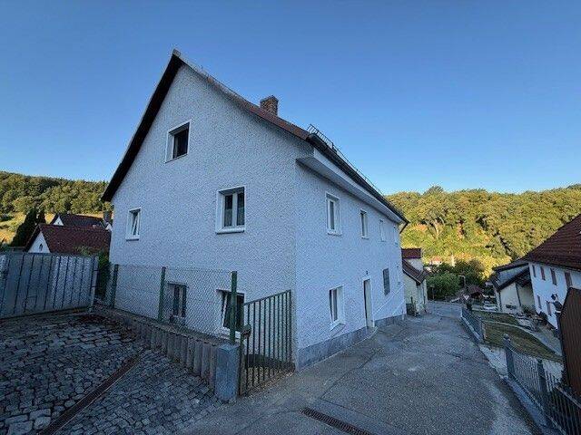 Passau-Hals: 1-Zimmer-Wohnung mit separater Küche und Duschbad – total neu renoviert – Erstbezug, 94034 Passau (Altstadt Grubweg Hacklberg Hals)