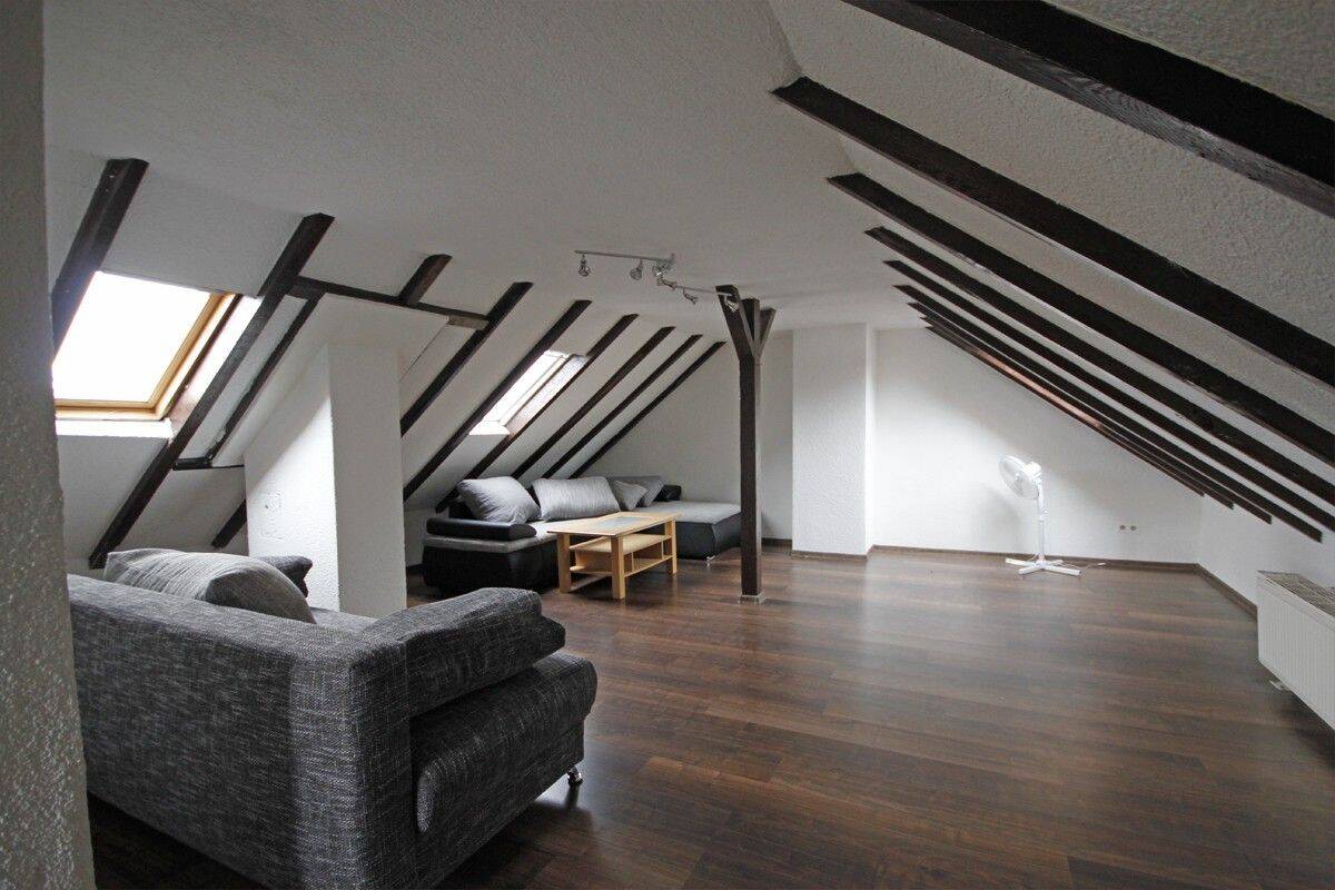 Von Privat!!!!Mietwohnung mit 2 Zimmern und großzügigen Dachstudio!!, 66424 Homburg