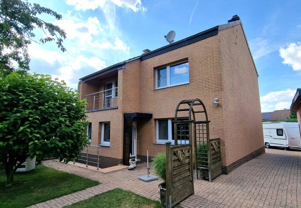 Freistehendes Einfamilienhaus mit großem Grundstück und separater Bauparzelle, 52428 Jülich
