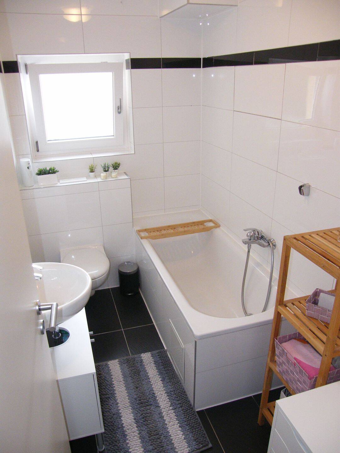 Single-Appartement mit 2 Westbalkonen, 40 m², 1.OG, neuwertige EBK, ab 01.09.2026, 86316 Friedberg