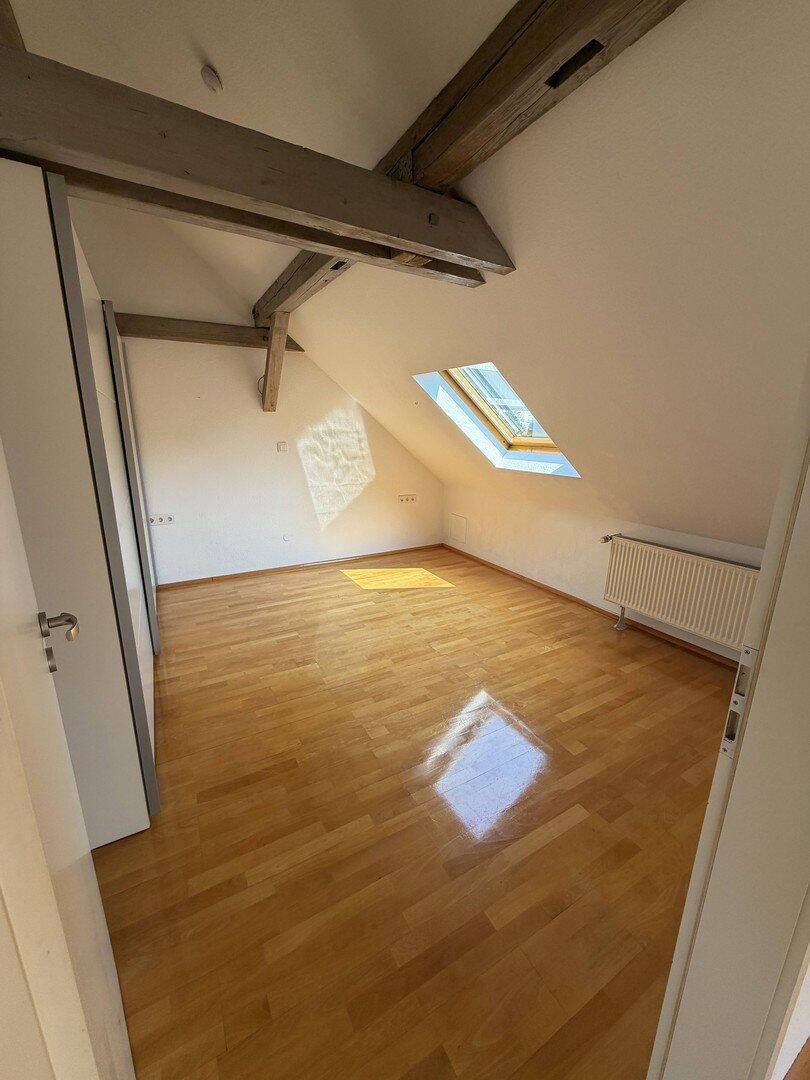 Provisionsfrei! Wohnung mit Loftcharakter am Kurpark – hell, 2,5 Zi., EBK, HMS, Glasfaser, 70372 Stuttgart (Bad Cannstatt)