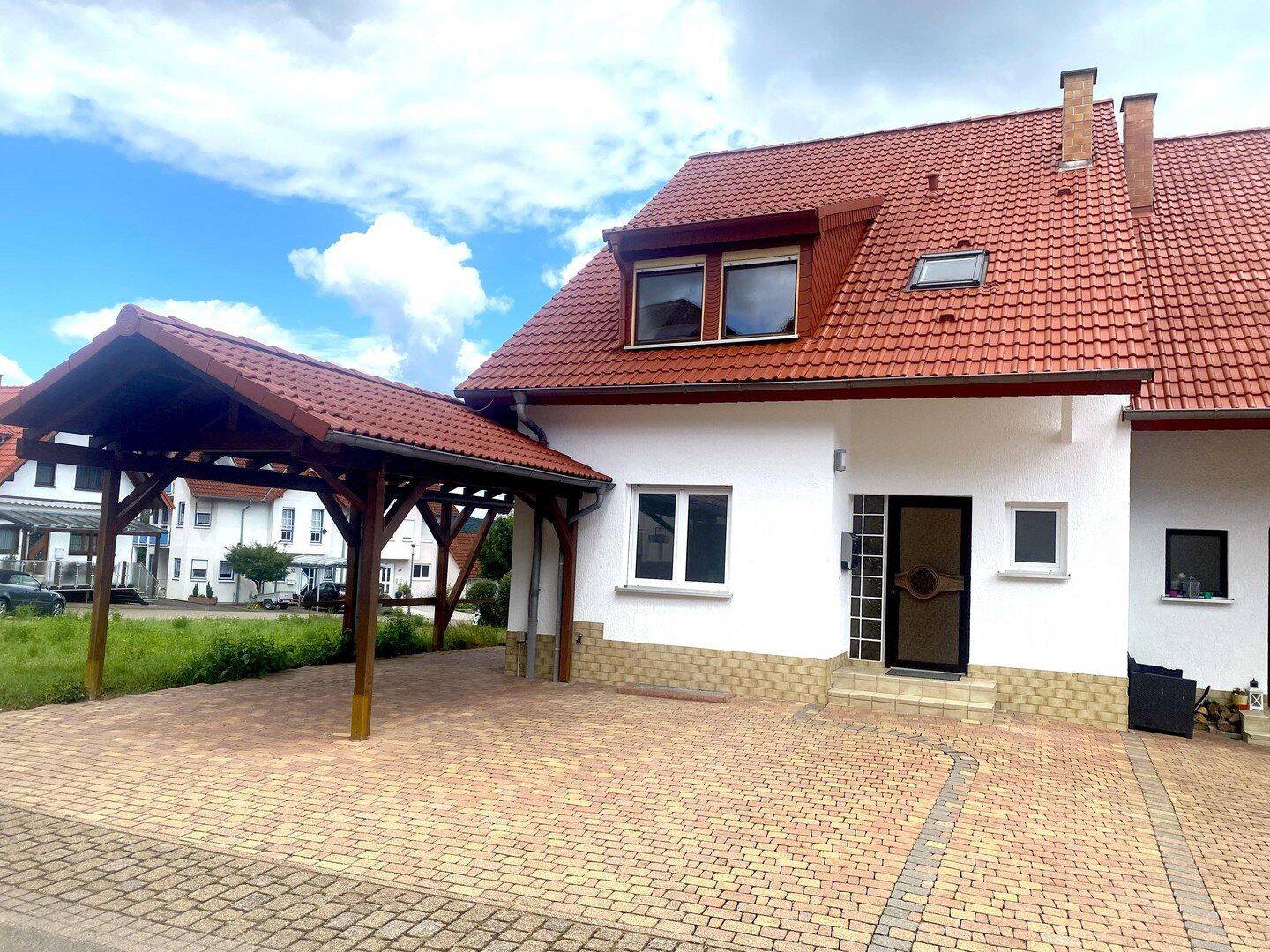 DHH ca. 170 qm Wohnfläche zuzügl. Nutzfläche, sowie Balkon Carport Stellfläche Garten, 74933 Neidenstein