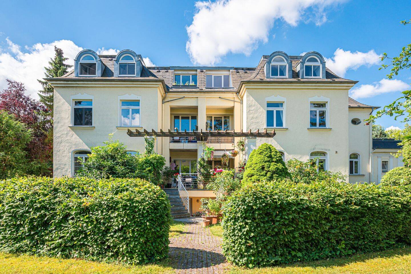 Bezugsfreie Altbauwohnung mit Süd-Loggia und perfektem Grundriss, 12207 Berlin (Steglitz-Zehlendorf Lichterfelde)