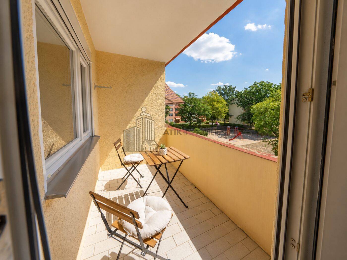 ATIK: Starkes Gesamtpaket: Renovierte 2-Zimmer-Wohnung inkl. Garage & Einbauküche, 69207 Sandhausen