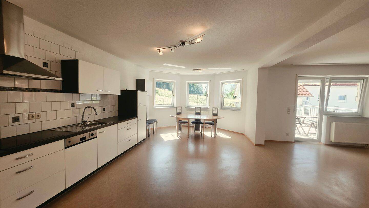 Schöne 2- 2-Zimmer-Wohnung mit großer Terrasse, EBK &Stellplatz, 88630 Pfullendorf