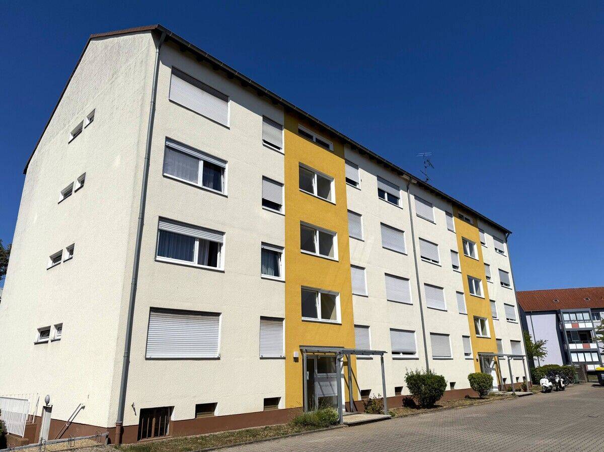 Drei Zimmer, Balkon und jede Menge Potenzial, 91301 Forchheim