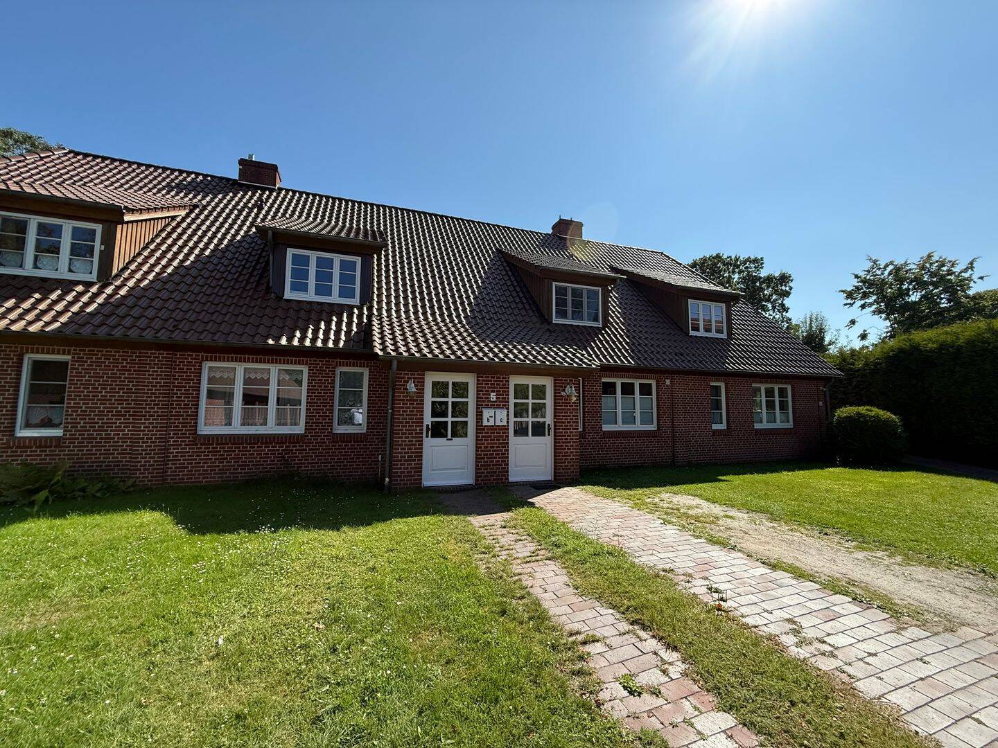 Familienfreundliches Reihenmittelhaus mit Garten und Garage in Brake, 26919 Brake (Unterweser)