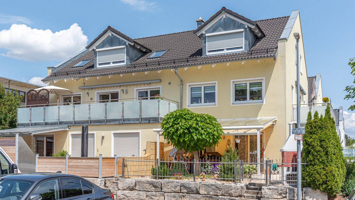 2-Zimmer-Dach-Wohnung in Ergolding-Piflas mit TG-Stellplatz und Außenstellplatz, EBK ablösbar, 84030 Ergolding (Industriegebiet)