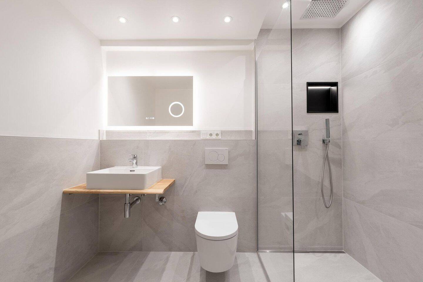 Kernsaniert und provisionsfrei: 3 Zimmer mit Balkon und Aufzug, 40477 Düsseldorf (Derendorf Golzheim Pempelfort)